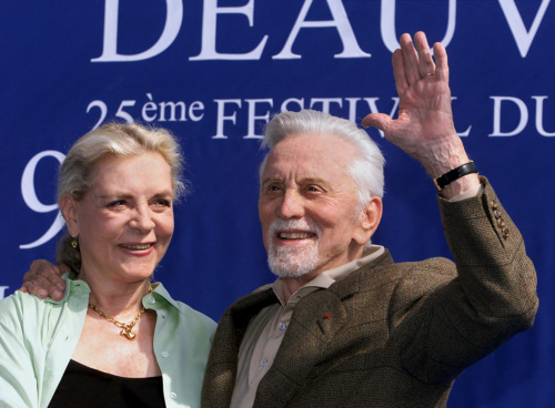 Kirk Douglas et Lauren Bacall au 25e festival du Cinéma Américain de Deauville