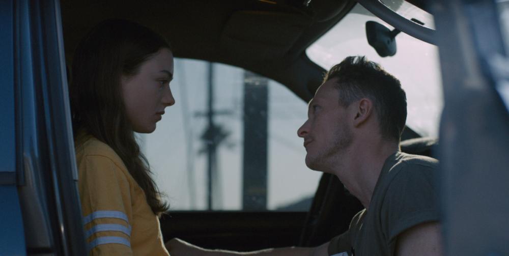 PALM TREES AND POWER LINES de Tyler Riggs